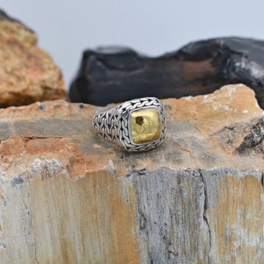 VINTAGE JOHN HARDY 22 KT YELLOW GOLD & 925 SILVER PALU HAMMERED COCKTAIL RING